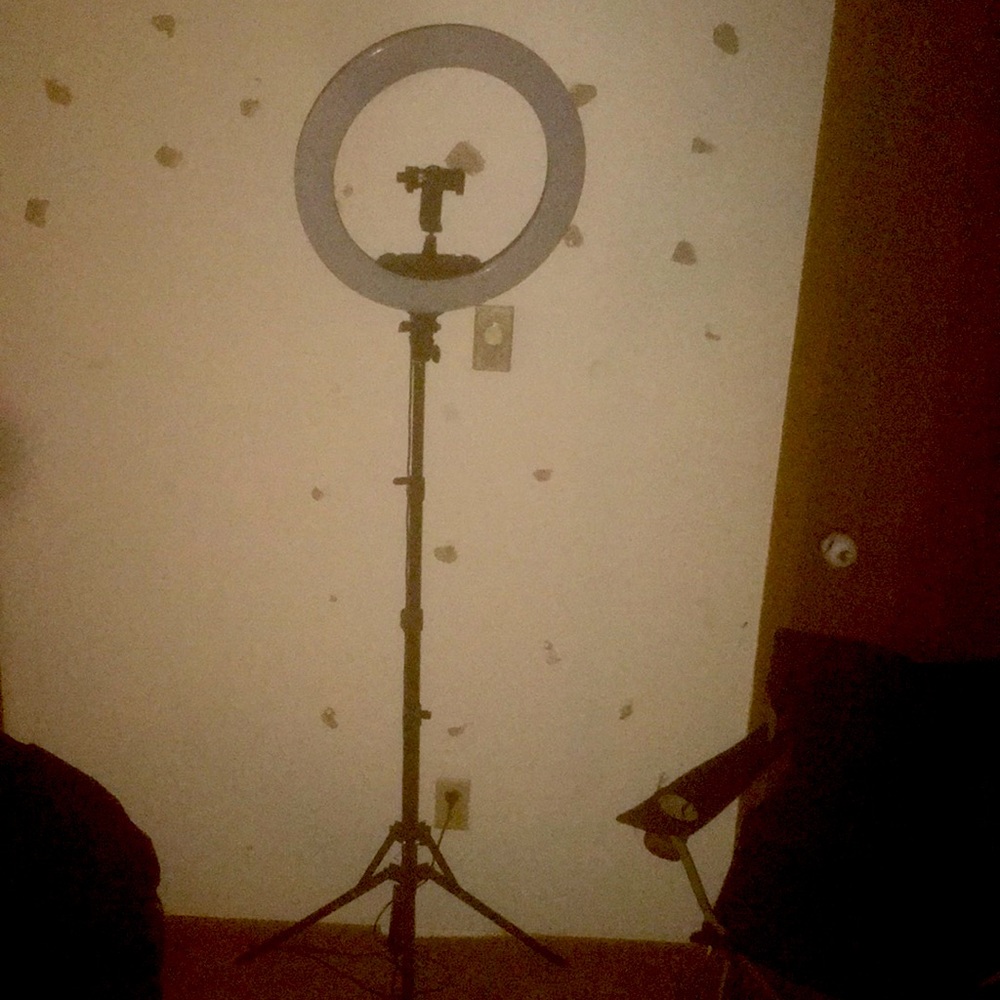 Ring light and tripod
